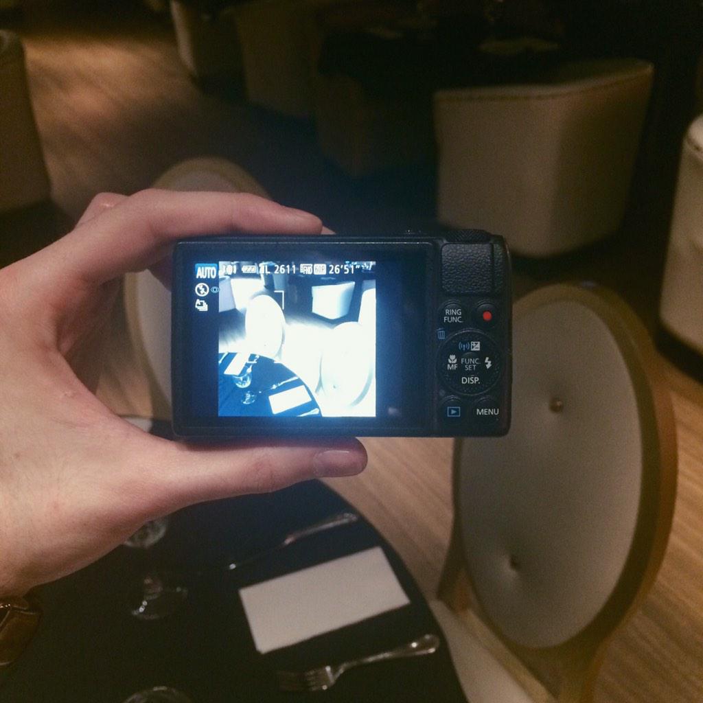 aznar_nacho's tweet photo. Gracias a @CanonEspana por la cena en @RoomMateHotels @_paristokyo probando la #s120 cc @WoodOsvaldo http://t.co/tUzoIgaPbB