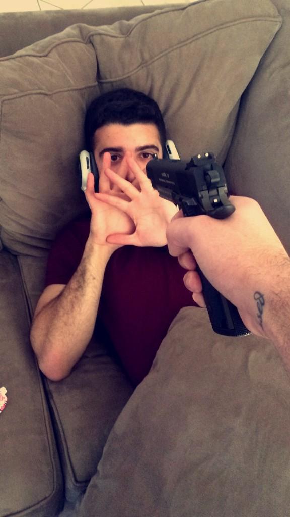 Temperrr's tweet photo. 1 RT &amp; I pull the trigger http://t.co/ySyMKQ0BOn