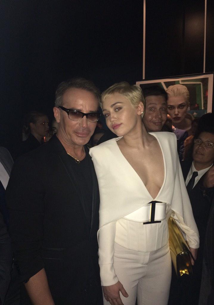 LloydKlein's tweet photo. #WMagazine #LloydKlein #MileyCyrus @PageSix @TMZ @ELLEmagazine @voguemagazine @harpersbazaarus @eonline #SoCool http://t.co/IZx3OeUVOi
