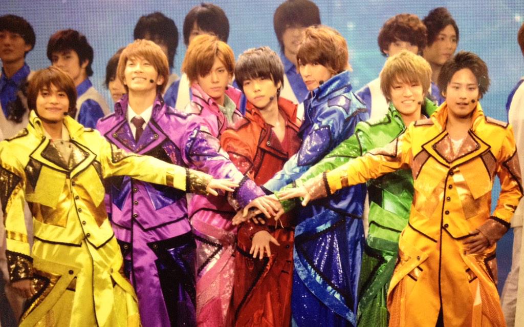 シロ レポ垢 En Twitter 1 10 なにわ侍団五郎一座 ショータイム Rainbow Dreamが なにわ侍の舞台本編最後で着てたこのメンバーカラーの衣装で 曲中のメンバーの名前呼ぶのも ダンスもそのままで 最後に集まって手を重ねるコレもやるんですよ 泣くわ Http T Co