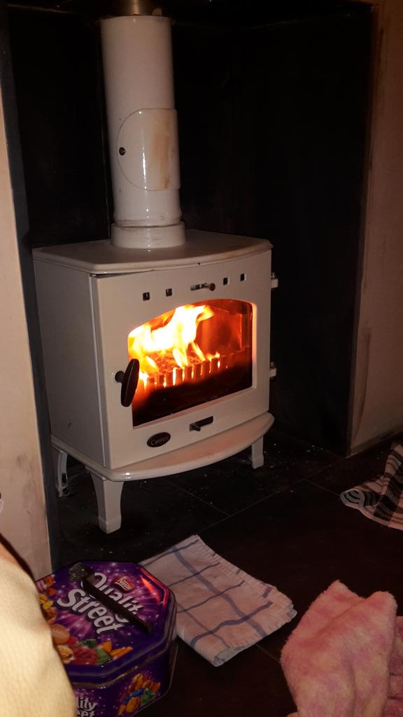 TheCosyHat's tweet image. #equinehour #funnies trying to walk across the field in this wind... more like #humankite