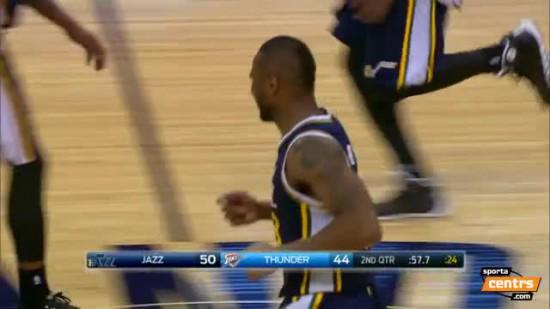 Sportacentrs's tweet photo. Video: Sezonas trakākais "pēdējās sekundes" metiens NBA? http://t.co/qRjyNI3Nac http://t.co/LX8kwU0iuv