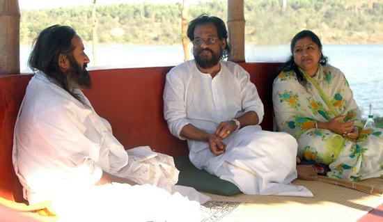 Wishing legendary playback singer Dr K J Yesudas a very happy birthday today ! ( File Pic with Gurudev ) 