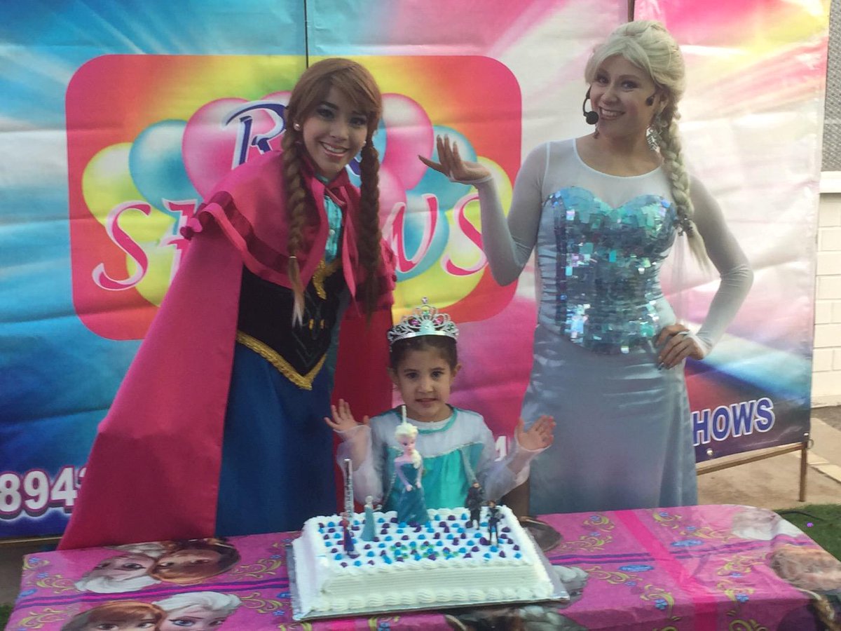muneconda's tweet photo. Show de frozen en Cuernavaca Morelis ! Anna y Elsa de RN SHOWS ! http://t.co/q4AVLcc3tp