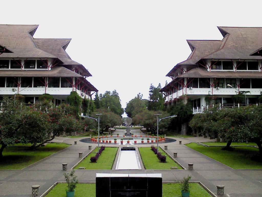Daftar Perguruan Tinggi di Bandung. Ayo Cek, Ada Kampus Almamater Kamu Gak? is.gd/PgjTO0  #infoBDG