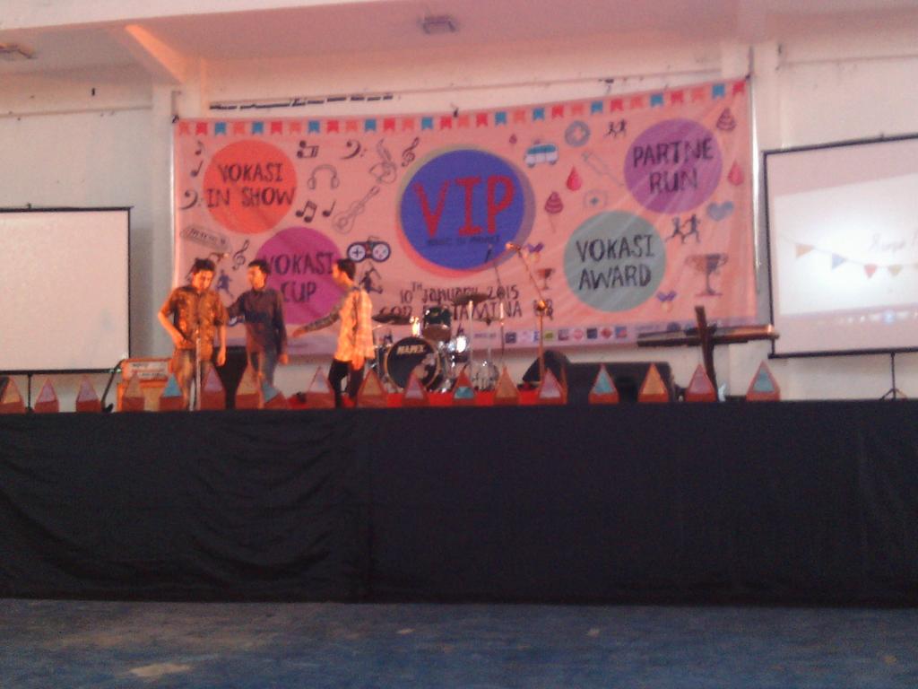 partneRUN's tweet photo. Yuk dateeeng setelah acara partnerun niih ada opening drama yg ketjeh dari "sempak miber" now at gor pertamina ub! http://t.co/zWmbZmxLns