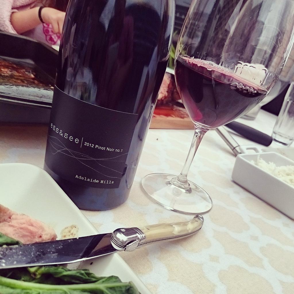 <a href="/MVWinemakers/">MV Winemakers</a> #ess&amp;see #pinotnoir for the bevvy match. #happytown #heinlerskitchen