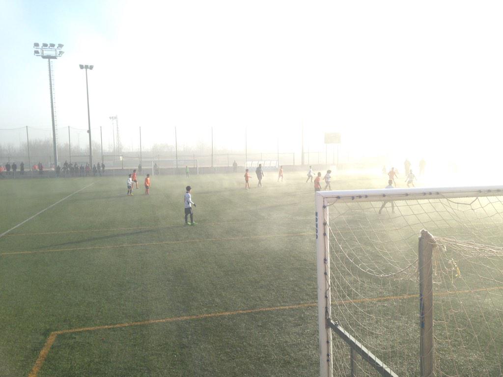 Fermole74's tweet photo. Juventud - Unión @BenjPreferente con la niebla de protagonista http://t.co/MO9fOedfF4