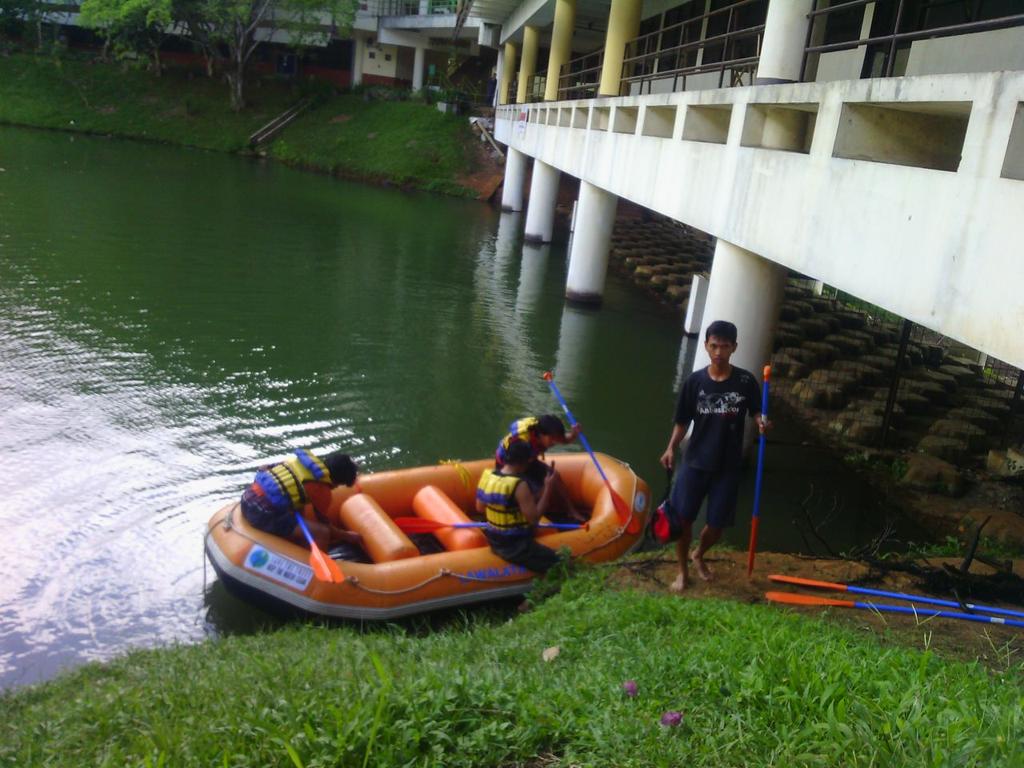 Seneng kan kalo liat danau kita bersih. Nyaman buat nongkrong. <a href="/infobogor/">BOGOR</a> <a href="/SobatBumi_BOGOR/">Sobat Bumi Bogor☂</a> @BogorSAR <a href="/OfficialWASPALA/">WASPALA SMAN 7 BOGOR</a>