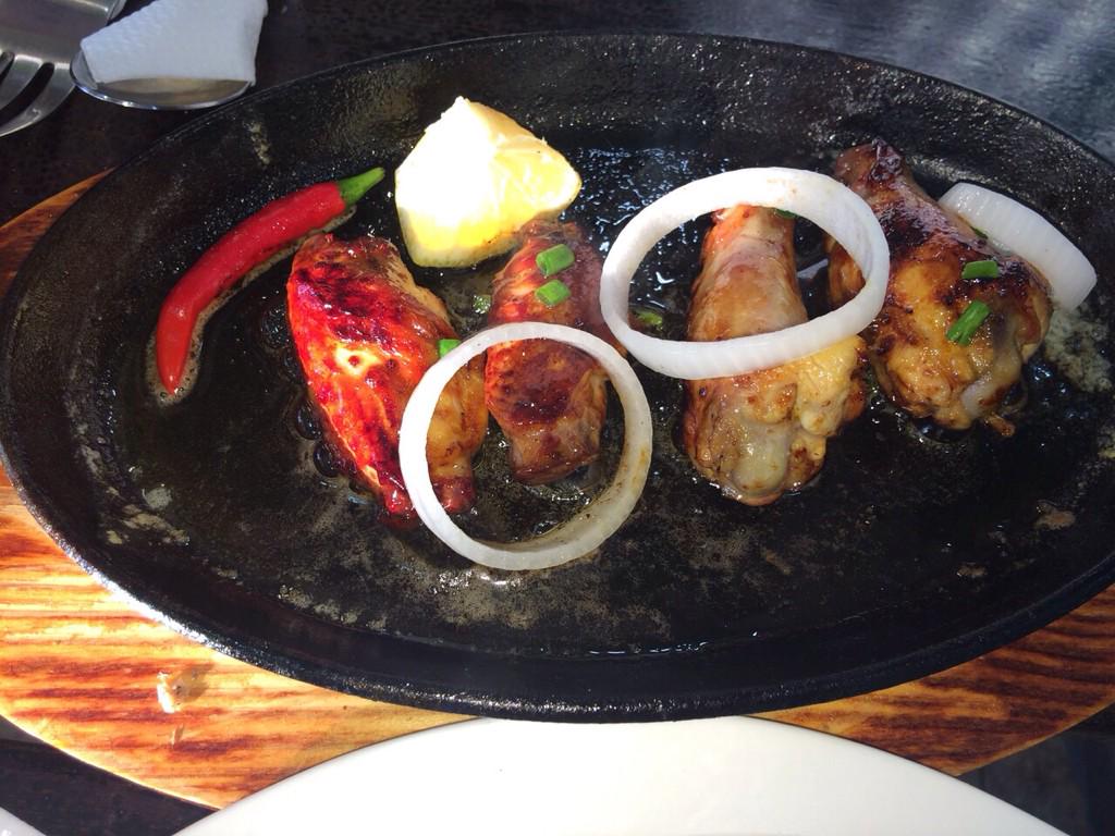 bacolodchknbbq's tweet photo. #NewMenuLaunched #SizzlingChiliWings #bacolod #bbq #restaurant #dubai #uae #Foodporn #foodgasm #filipinofood #delish http://t.co/hnSayIl3QR