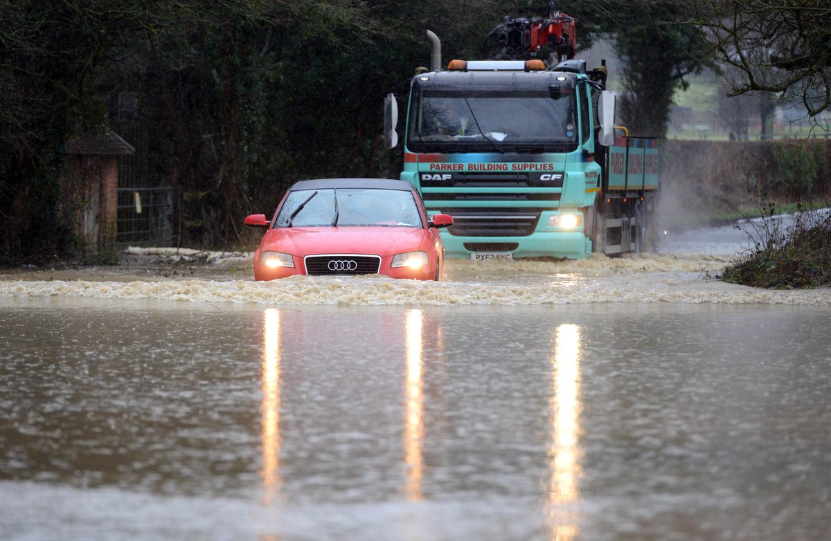 SussexExpressPh's tweet photo. Flooding on East Sussex Roads has isolated some villages - Ripe and Chalvington are not accessible for most cars. http://t.co/za0f6tR7lN
