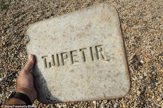 theislandreview's tweet photo. Mysterious rubber blocks found on #beaches in UK &amp; northern #Europe. Where did they come from? http://t.co/fjWiw0ZpzZ http://t.co/sdr9S5dNfs