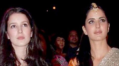 katrinakaif109's tweet photo. hello guys meet with my sister http://t.co/nyKY2vTFbd