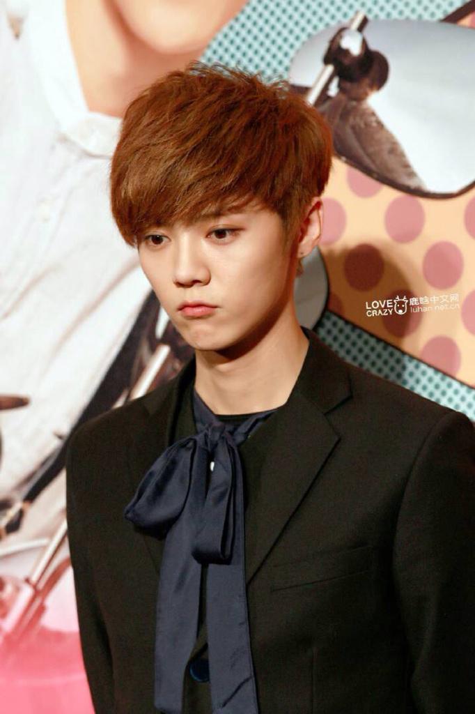 #鹿晗 #LUHAN #루한 Go watch my movie and I'll give you a kiss