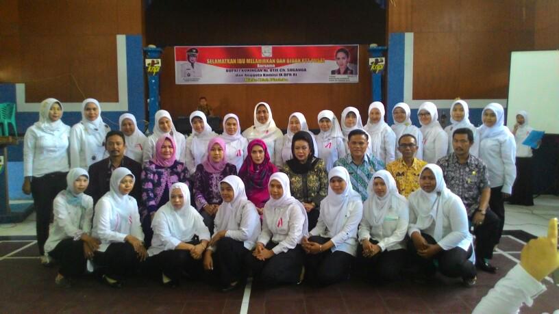 Konsolidasi Forum Bidan PTT di Kab. Kuningan. Bupati rekomendasikan 111 bidan PTT mnjd PNS. <a href="/Rieke_RDP/">Rieke Diah Pitaloka</a> <a href="/rieke_diah/">RDP</a>