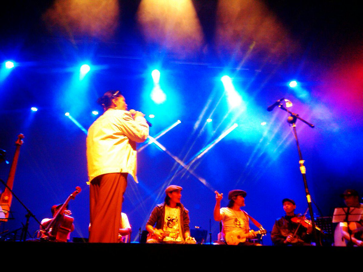 Ingpohdadas's tweet photo. Ketika semua berdecak kagum dan ngahuleng ketika lalajo @keroncongin kamari http://t.co/ksSIX6SvyN