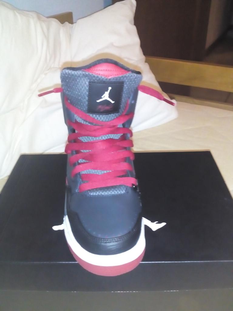 raimonskiv's tweet photo. Jordan flight jumpman 23 http://t.co/puu2YWCRph
