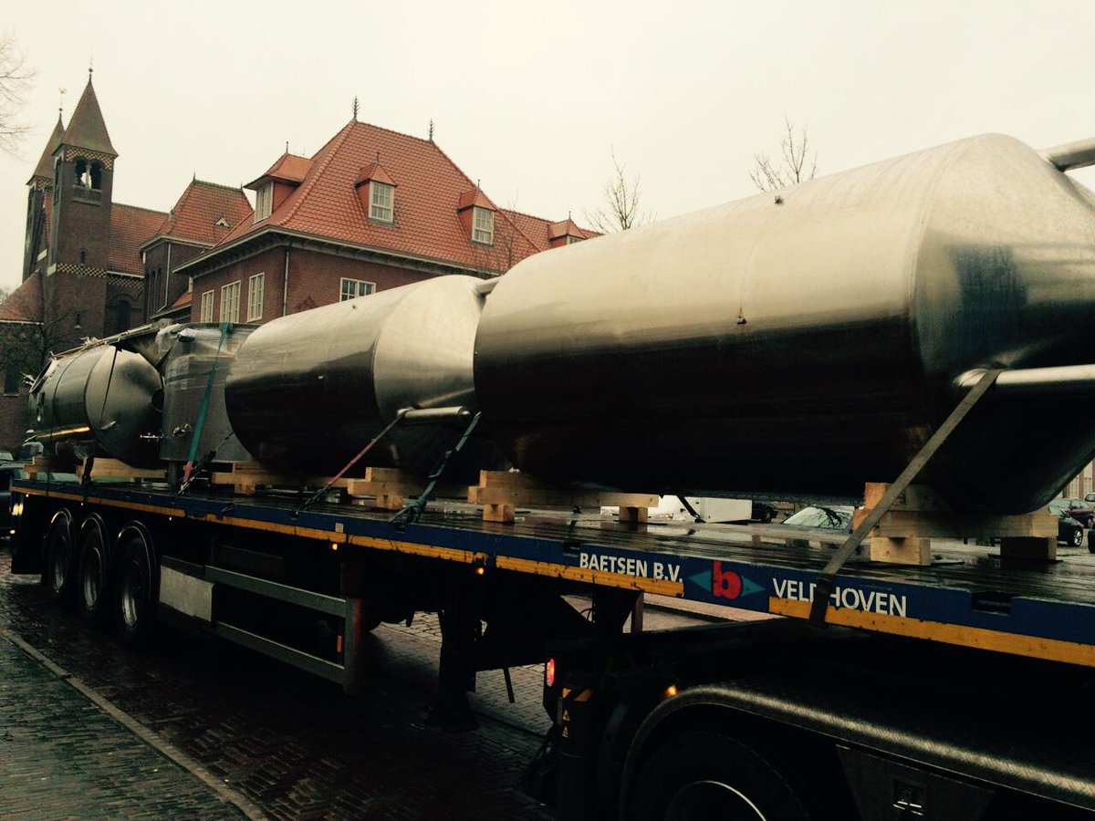 De vlaggen kunnen uit! De mannen <a href="/vandeoirsprong/">Vandeoirsprong</a> zijn onderweg en nemen mee... onze nieuwe brouwerij!! #zinin