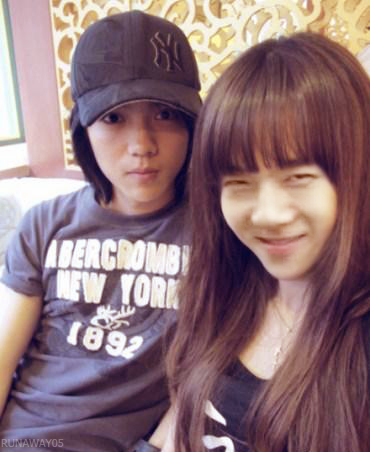 RUNAWAY05_'s tweet photo. ทำไมผู้หญิงคนนี้ชอบเกาะแกะพี่ลู่คะ ไม่เข้าใจ 5555555555555555555555555555555555555555555555555555555555555555 http://t.co/hsdMYP6uaO