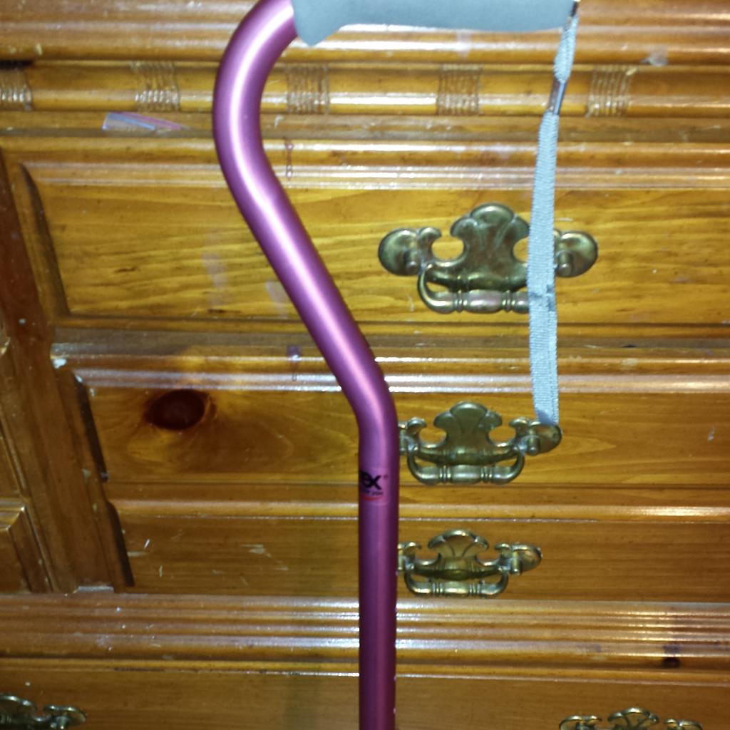 LagasseJillian's tweet image. The new cane Nana got me.It's hot.Now I'll be pimpin.#handicappedproblems
#pimpinwhileimlimpin#pinksthewordyaheard