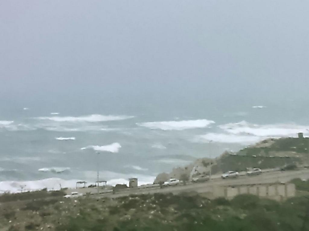 Kamarshammout's tweet photo. Allah ysterna minek ya zeina, ,, ya em l zouz
☔❄⛄🌂 http://t.co/QxRHU9rM3G