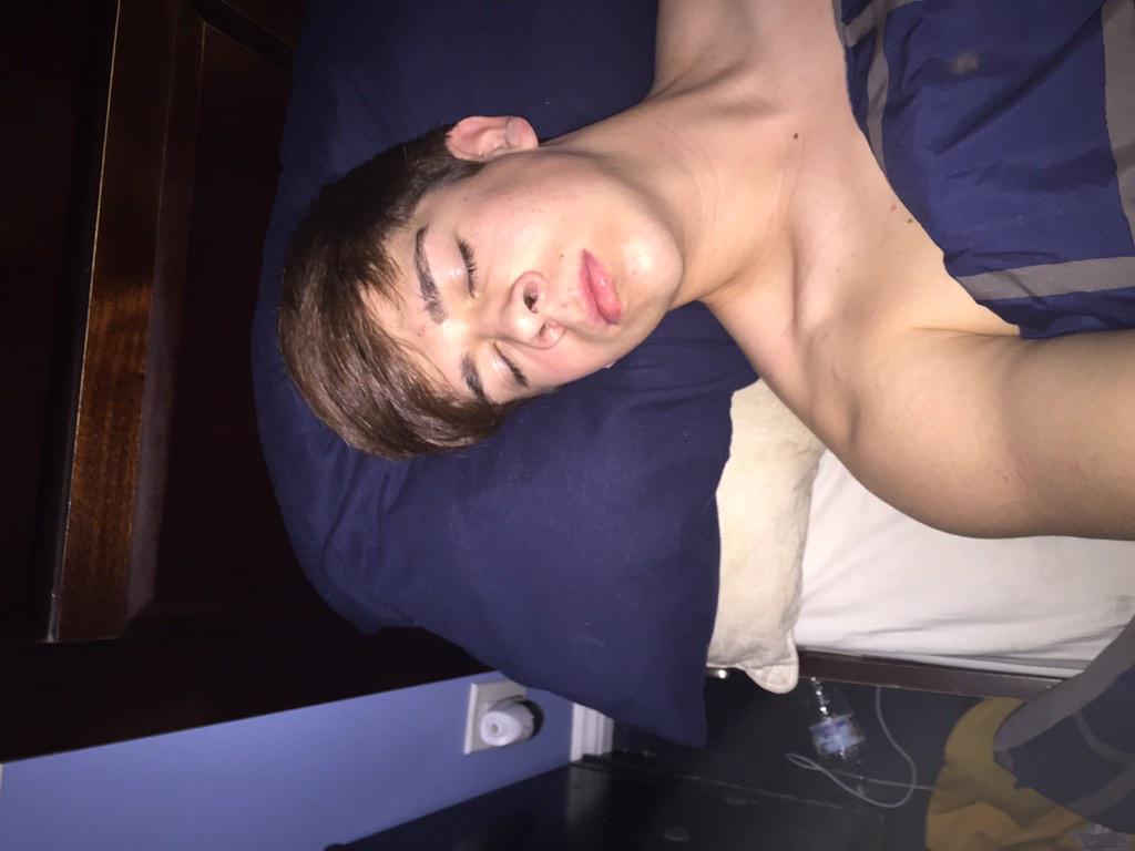 IGonazel's tweet image. I think we all should get paid to sleep who agrees lol