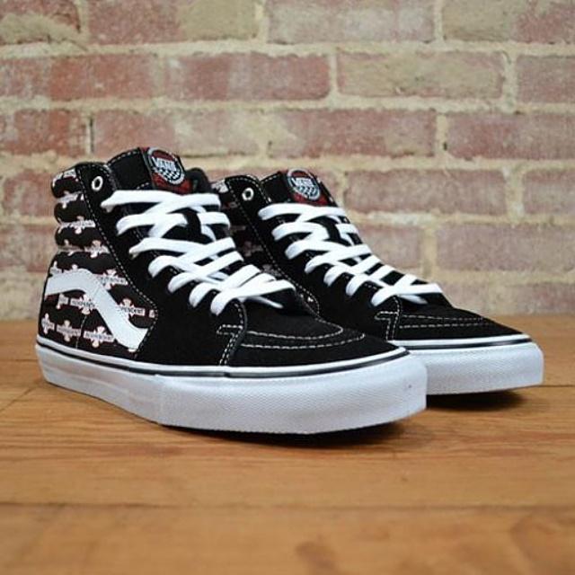 muhrezap's tweet photo. Brpa bro? *nanya dlu* :D RT @kensstore: Vans Sk8-hi independent | only size 11 | IDR ask http://t.co/t36IC0HSNX”