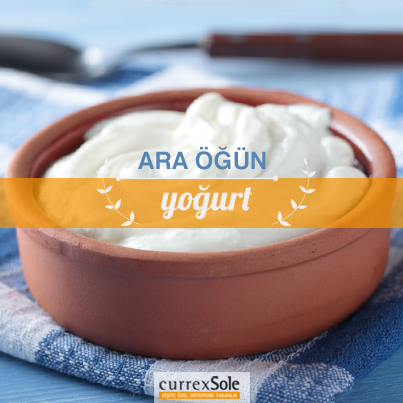 Ara öğünlerde bir küçük kase yoğurt yiyerek hem tok kalabilir hem de protein ve kalsiyum almış olursunuz.