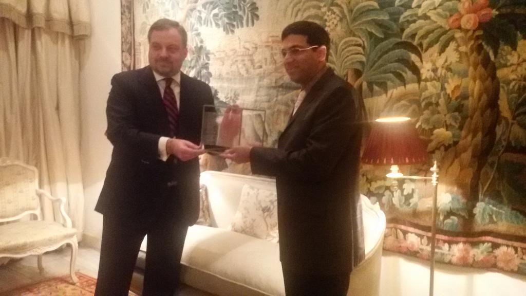 Spanish Ambassador honours <a href="/vishy64theking/">Viswanathan Anand</a> with top country award. Shares insights on Chess &amp; #ArtificialIntelligence