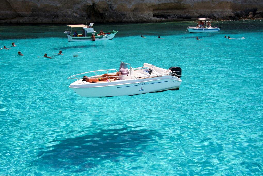 okirakuStore's tweet photo. イタリアのランペドゥーザ島が素敵！
海が綺麗で船が浮いて見えます！

☞ http://t.co/VmQQYQ8V6C

たた治安が微妙らしいです。 http://t.co/Ry5V0LUDNu