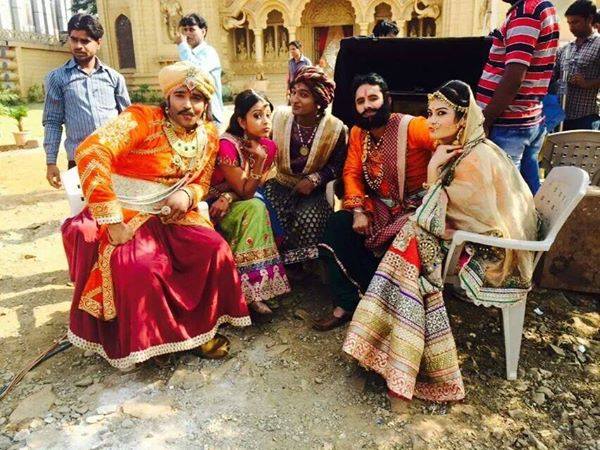 Sshanafc's tweet photo. Fun of the cast on the sets ofMaharana Pratap @SonyTV http://t.co/1wBlYVZHbg