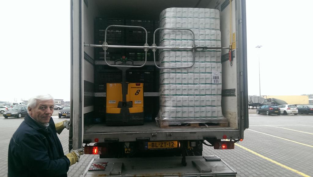 markuitzwolle's tweet photo. Volgeladen! Op naar Deventer #vb14 #Voedselbank http://t.co/rmvHxabhC9
