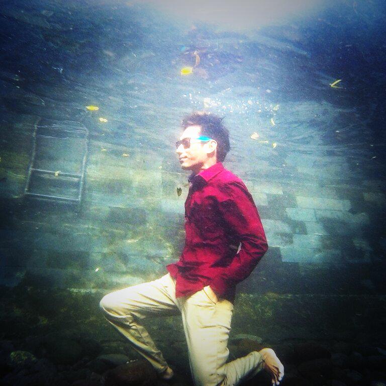 leviorenbrani's tweet photo. Ngantor dulu http://t.co/GCwDkfj3M1