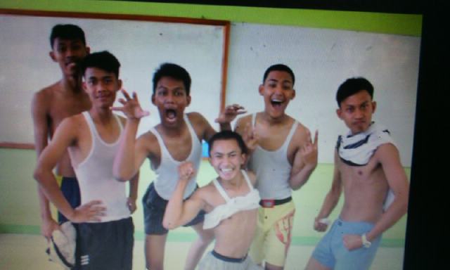 ridwannursidik_'s tweet photo. Nemuin ini , jadi pengen jadi anak sekolah lagi hahaha @sman3_krw @OfficialEnak http://t.co/XQzPANWtLP