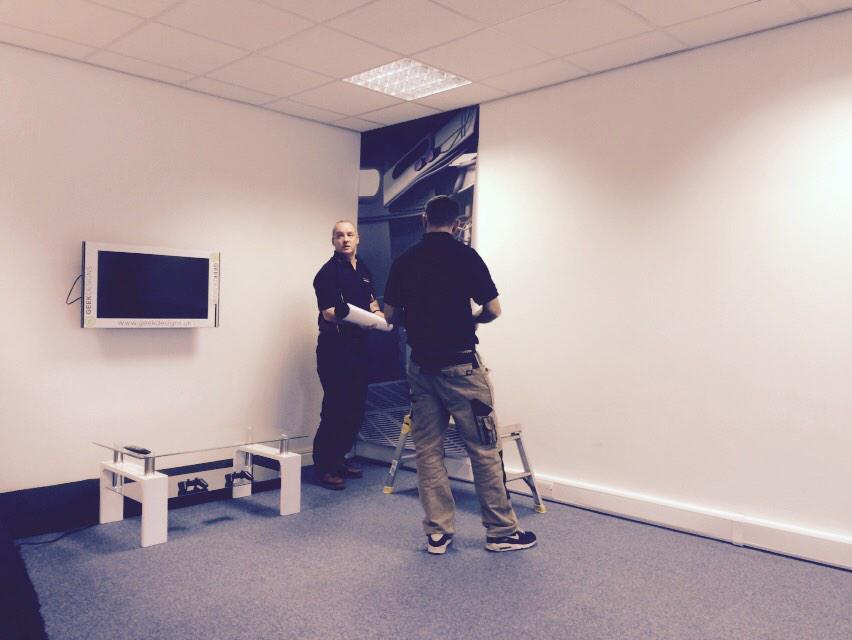 ProGraphicSigns's tweet image. Behind the scenes photos of installation - at @GeekDesignsUK filmed by @PoshGecko :)