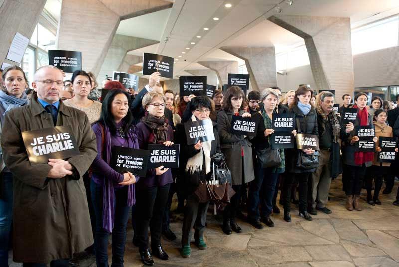 Paris: <a href="/UNESCO/">UNESCO 🏛️ #Education #Sciences #Culture 🇺🇳</a> staff in solidarity with #CharlieHebdo. Freedom of expression is a human right ow.ly/GZLWq