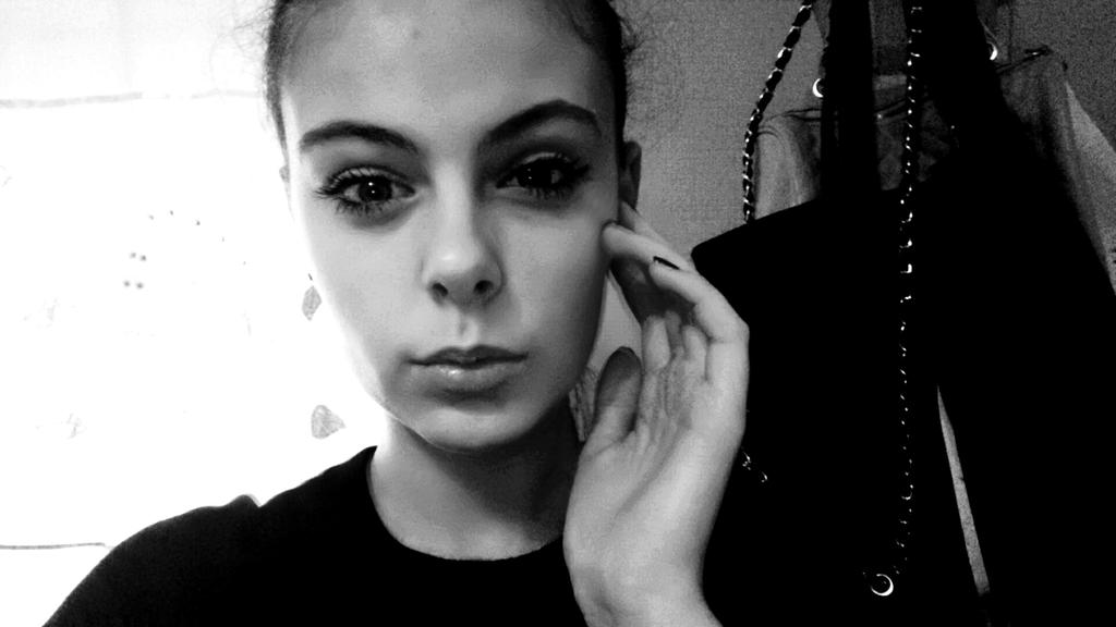 Teezy2000's tweet photo. Dir zu erklären was du für mich bist , is das gleiche, einem Blinden zu erklären was Farben sind ...😣🙊 http://t.co/1DHSqdpKWA
