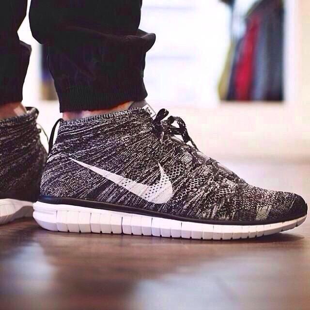 Raass_john's tweet photo. My new thing 🙏👅😍 #kicksup #WeOutHere http://t.co/LgVCYZJPeD