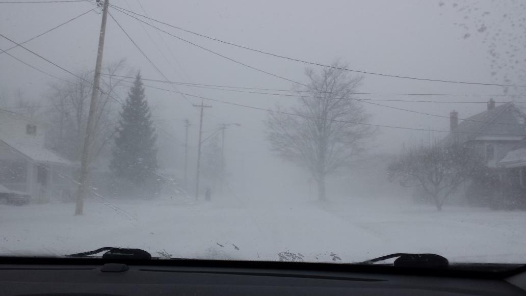 nada155's tweet photo. It's a little before 4pm. ..Fort Erie,Ont. @weathernetwork #welcomewinter http://t.co/ARjse0ZBbw