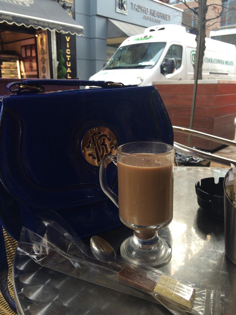 FreakySmudge's tweet image. Enjoy a cheeky chai with friends @MeltLimerick 😜 loving my bag from Miss Mash 👜