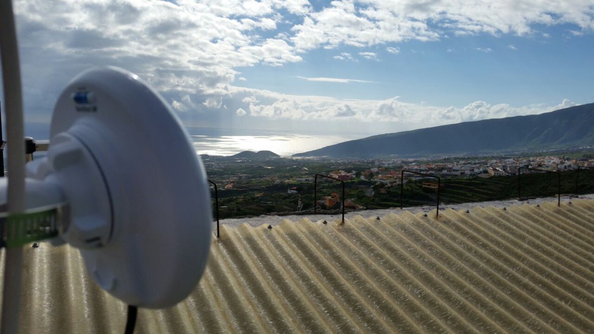 WiFiCanarias's tweet photo. Nuevo #clientesatisfecho en Arafo #Tenerife con su #WifiCanarias #airInternet. #Internet de verdad ! http://t.co/R6v7wxLFbG