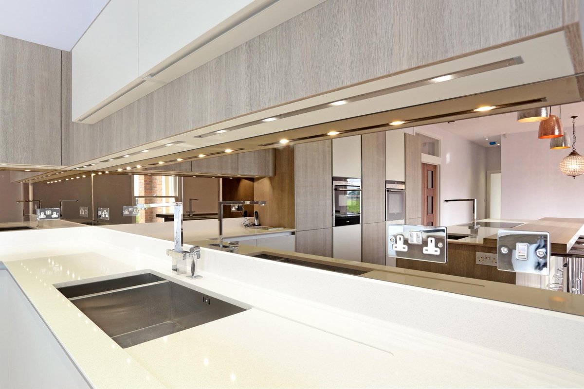 A recent project from Leicht Sevenoaks for a client. Orlando &amp; Ceres mix.Love the bronze mirror glass splash back.