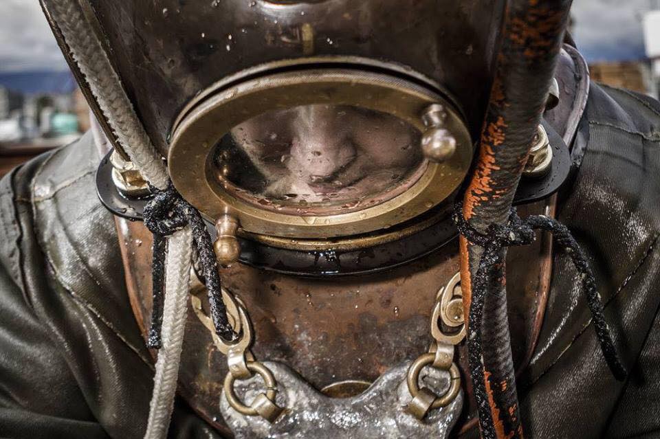 SMPLtd's tweet photo. Amazing photo from Commercial Diving Technology
http://t.co/VHwepGZwvm
#divehelmets #subsea #commercialdiving http://t.co/kIniWEiGCB