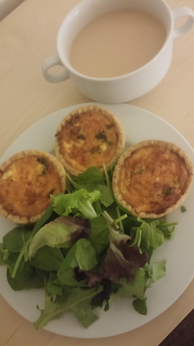 AuntieLandra's tweet photo. @SisterShareefah #Disaster #Preparedness includes #HTETL & #BudgetFriendly meals
#quiche
#Salad
#Soup
#FrigidZone http://t.co/eYDrTvK0cf