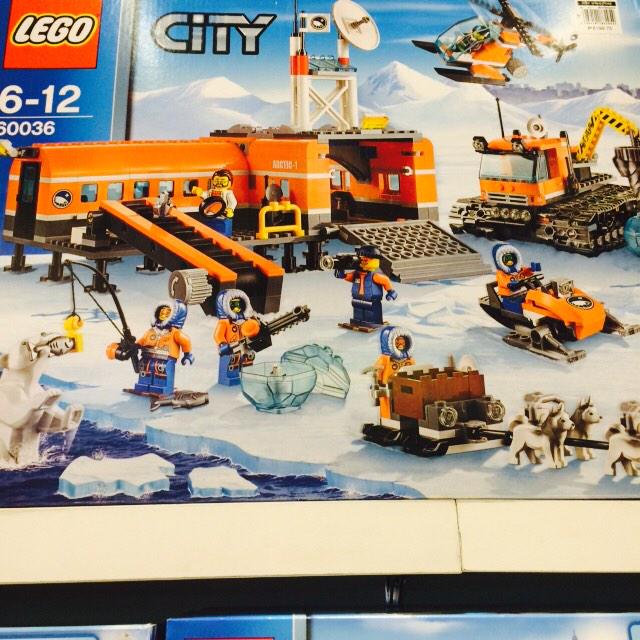 dusky's tweet image. Lego!!!! For monching