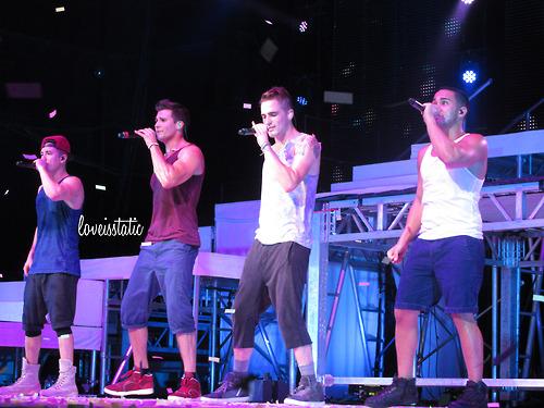 BTRindonesia's tweet photo. Sesuatu sekali.... #BTRThrowback http://t.co/xgYVqyP4mf