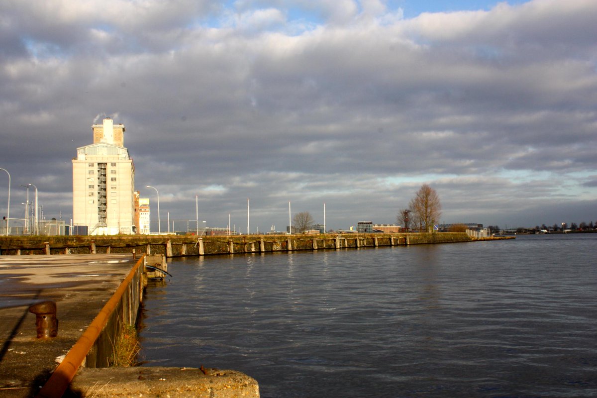 Houthavenveren naar Noord vertrekken vanaf 1 maart vanaf deze plek bij Stenen Hoofd #020west
dewestkrant.nl/index.php/nieu…