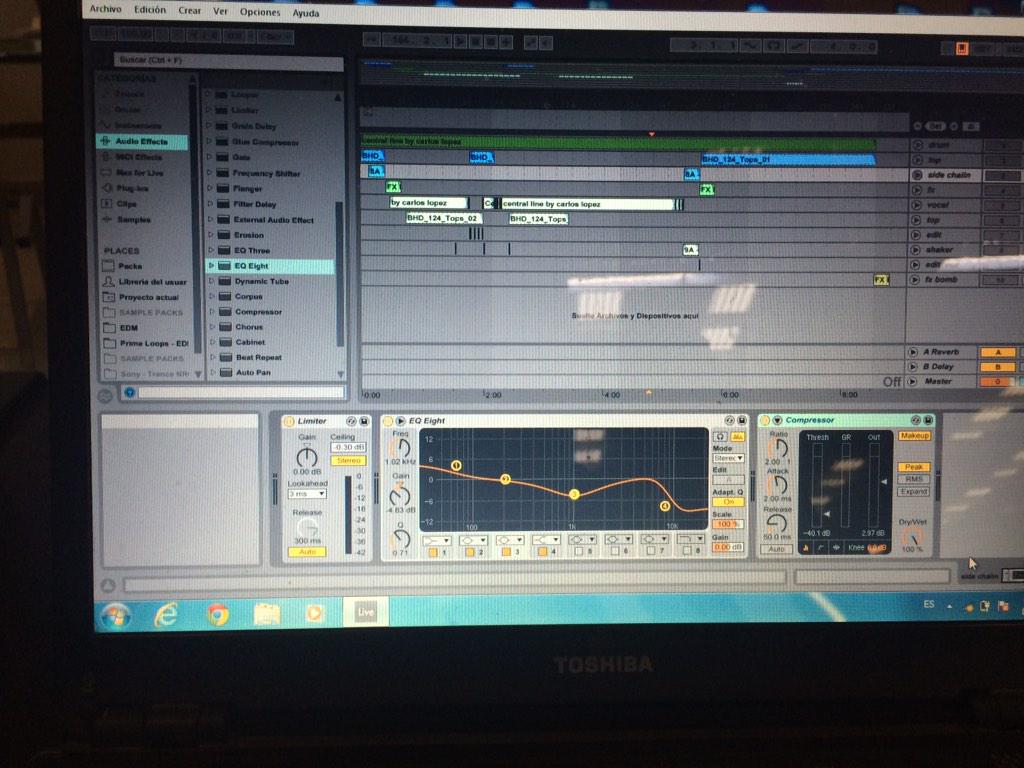 CARLOSLOPEZMALD's tweet photo. Viernes 16 de Dic escucharas este remix en Radio Oro Dj 9pm http://t.co/gYkmoYlZ85
