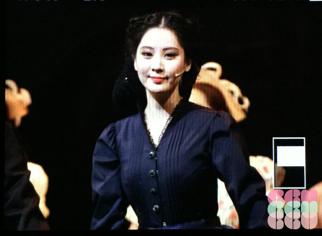 [OTHER][10-11-2014]SeoHyun tham dự buổi họp báo cho vở nhạc kịch mới của cô "Gone With The Wind" - Page 2 B61Q-2LCYAAF-Oz
