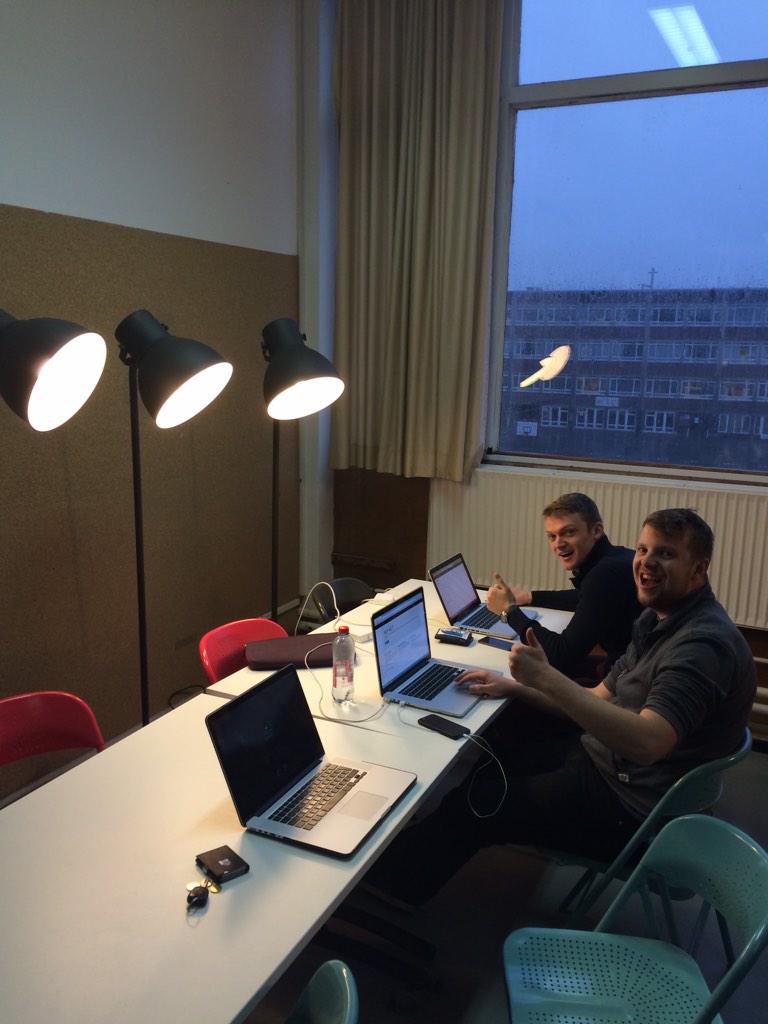 Dematitb's tweet photo. Zotte setup in het creatieve hol! #teamMCT #teammta http://t.co/gxxSpEpMC9